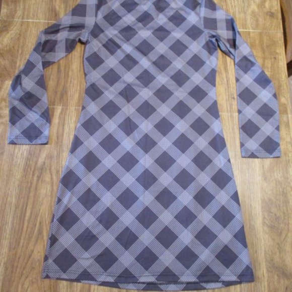 Bundle 3 for $15 - Grey plaid long sleeve dress - Picture 3 of 5
